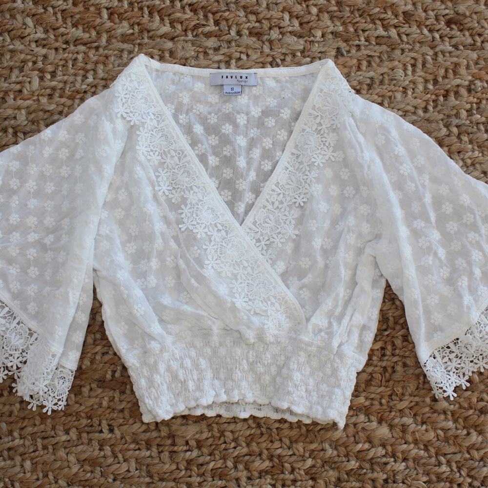 New Boho chic eyelet crochet crop top